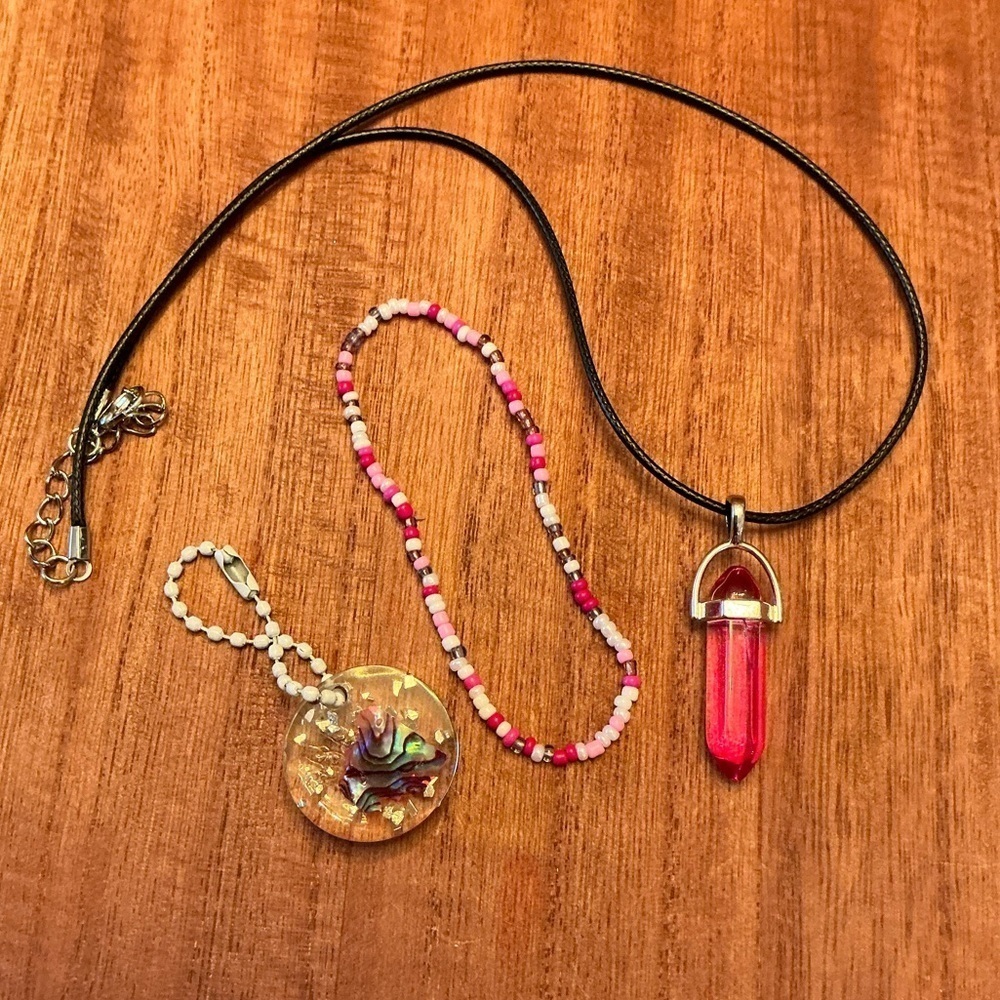 Cute lot of necklace, bracelet and resin keychain!